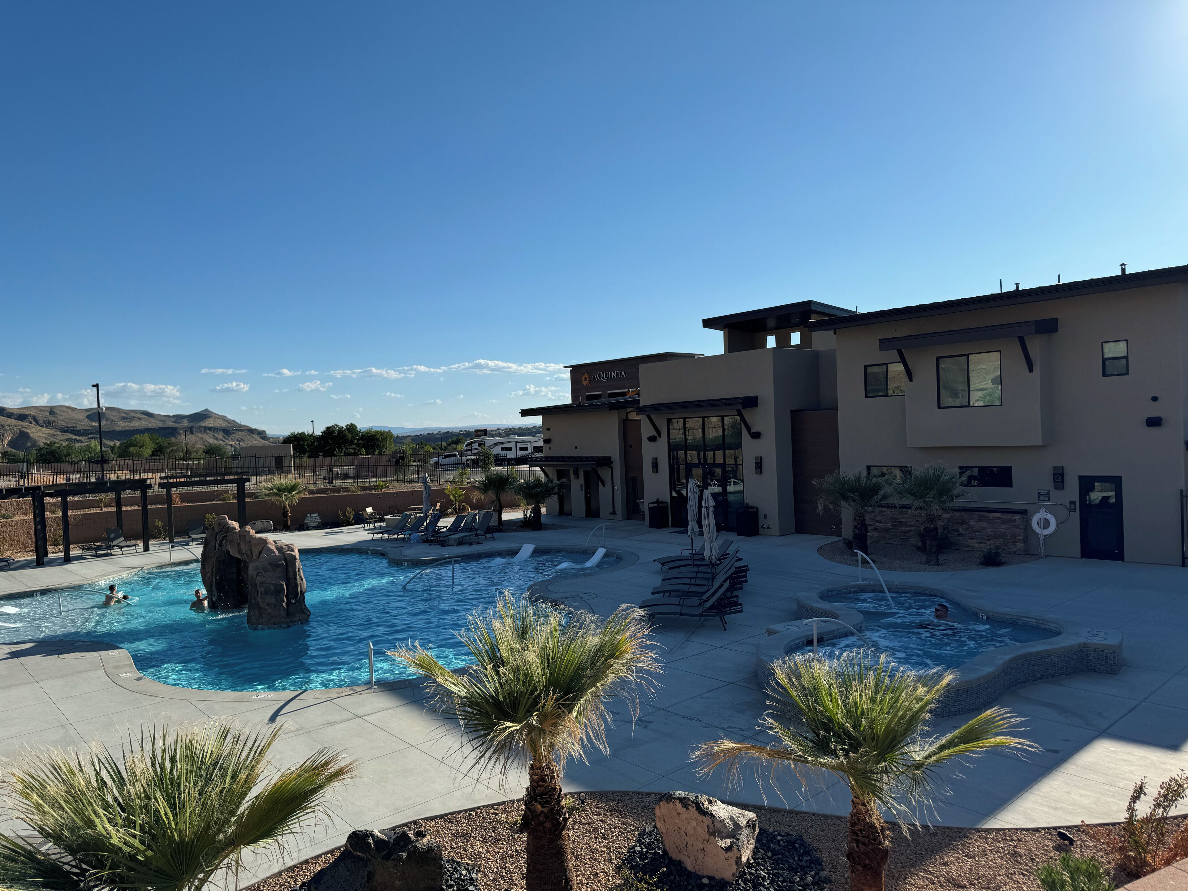 Khuôn viên nơi lưu trú