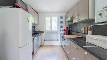 Fridge, microwave, oven, dishwasher