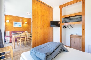 2 bedrooms