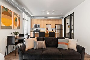 Interior - The Hazel | Free parking, Gym, Fast WIFI, Central (Minneapolis)