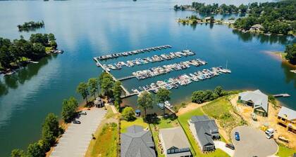 Modern & Private Lexington Retreat Near Columbia!