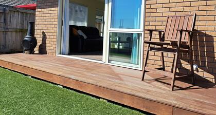 Papamoa Beach Warm Modern & Secure Local Apartment