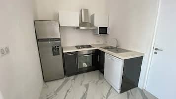 Quarto superior, sacada, vista para o mar | Cozinha privada