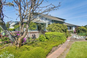 Exterior - Unique Home w/ Beautiful Mtn Views! (Sequim)
