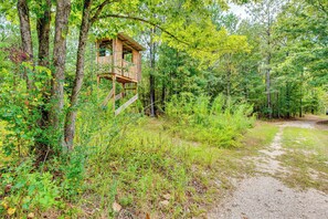 Property grounds - Creek Access, Fire Pit & Grill: Summerville Studio (Armuchee)