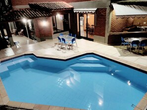 Standaard huis, veranda, uitzicht op zwembad | Uitzicht op strand/zee