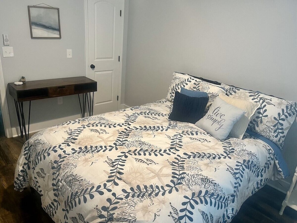 Cozy Cottage Near Beaches sleeps 4 Long Beach Vrbo