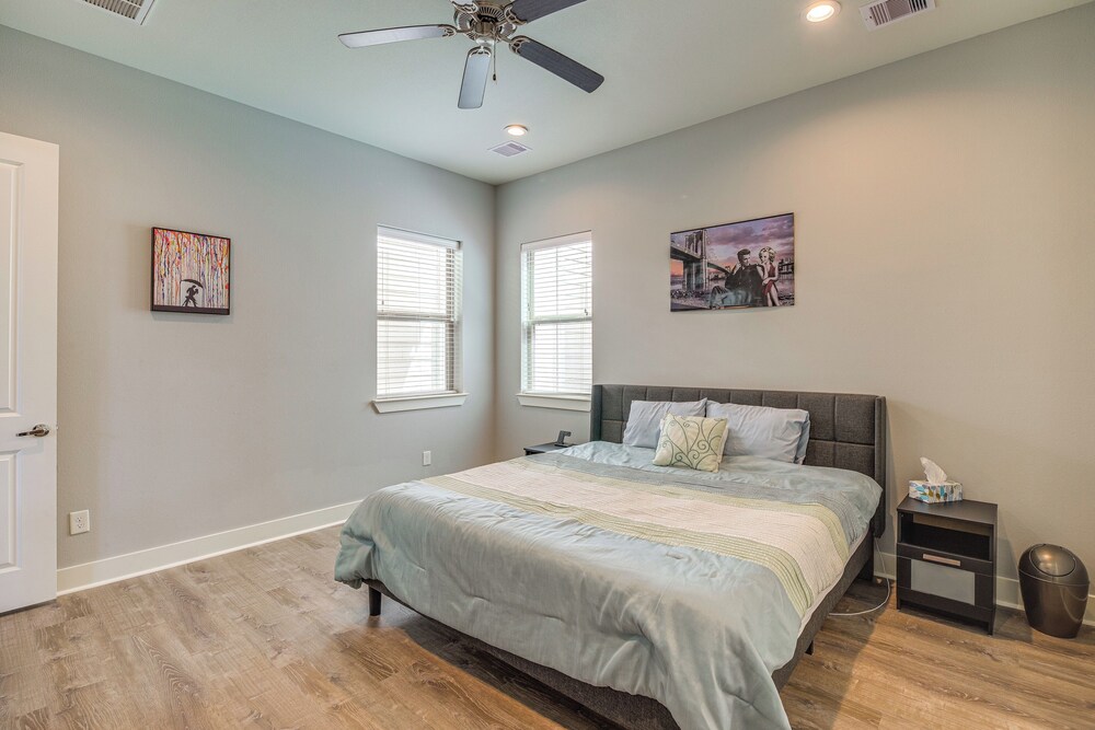 Central Condo Near NRG Stadium & Houston Zoo! Houston Abritel