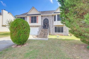 Exterior - Home w/ Dog-Friendly Yard in Quiet Atlanta Suburb (Hampton)