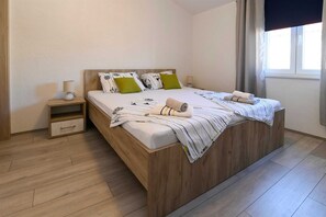 2 bedrooms, iron/ironing board, free WiFi, bed sheets