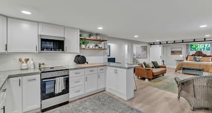 Clean, modern basement suite in Tacoma