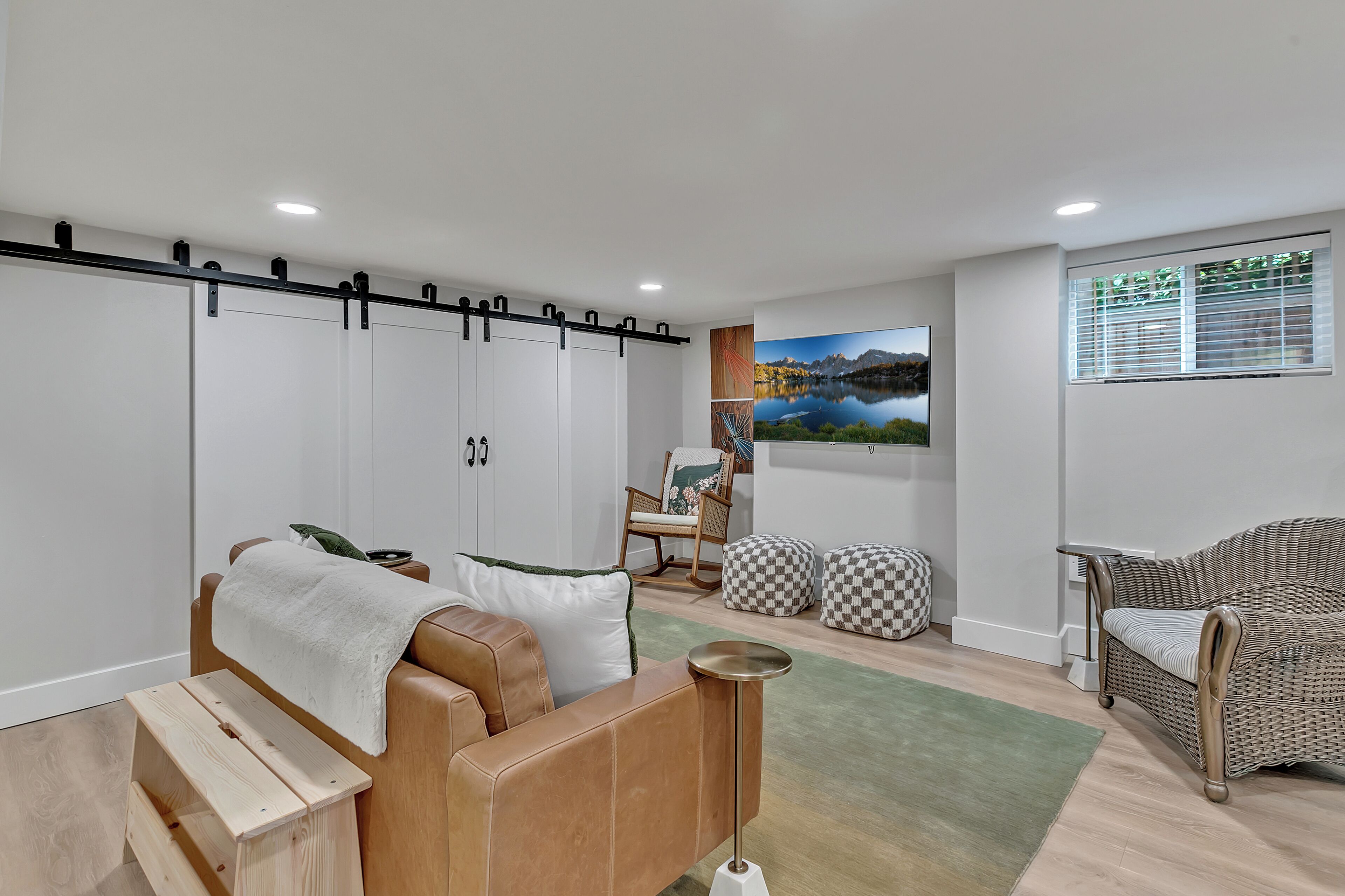 Clean, Modern Basement Suite In Tacoma - Tacoma, WA