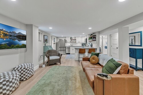 Clean, modern basement suite in Tacoma