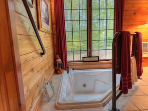 Hair dryer, towels - Peaceful Getaway With Dining & Exploring (Millersburg)