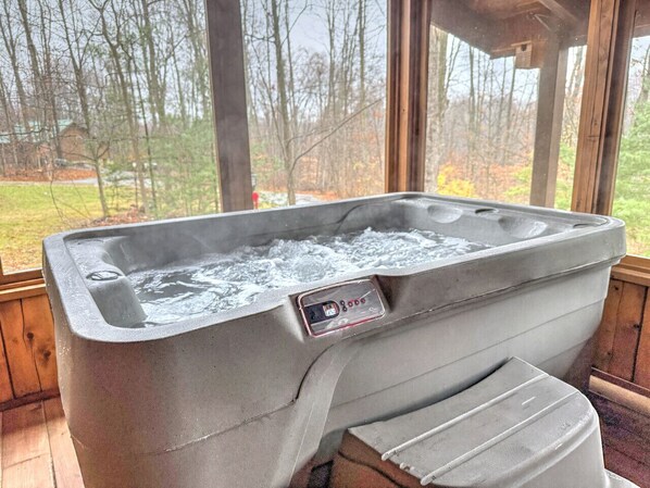 Indoor spa tub