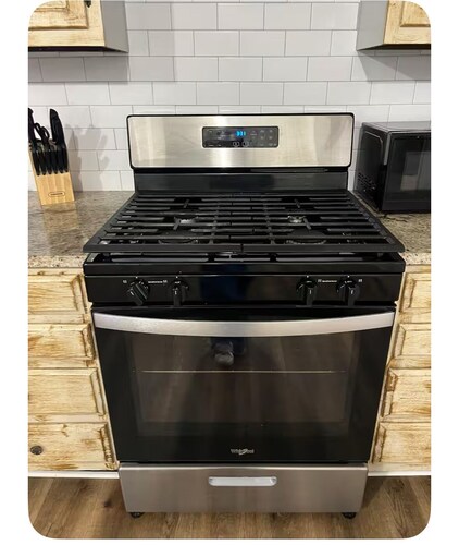 Charming 3-bedroom house in nice Vernon with AC, WiFi