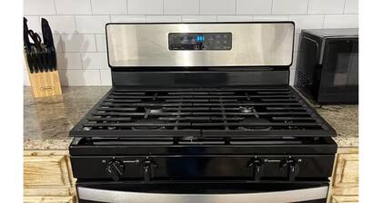 Charming 3-bedroom house in nice Vernon with AC, WiFi