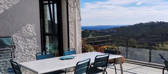 BEAUTIFUL VIEW OF CANNES BAY AND LERINS ISLANDS