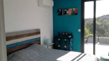 4 chambres, coffres-forts dans les chambres, fer et planche Ă repasser