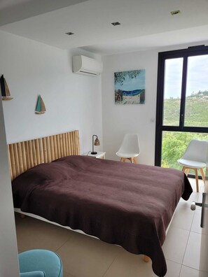 4 bedrooms, in-room safe, iron/ironing board, WiFi