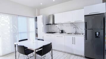 Classic Apartment, City View | Private kitchen | Blender