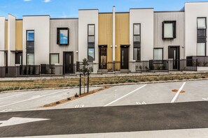 Exterior - Fresh Grey Lynn 2BR unit w/ Patio by Zodiak Stays (Auckland)