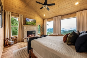 6 bedrooms, desk, iron/ironing board, free WiFi