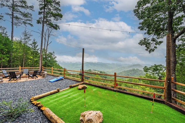 Stunning views of the 30 Peaks Mountains with mini golf, grill and outdoor fire
