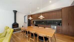 Dining - Banjo Treehouse - Architectural Elegance (Hepburn Springs)