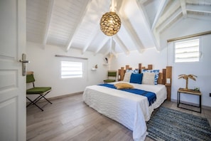 3 habitaciones, caja de seguridad en la habitación y escritorio