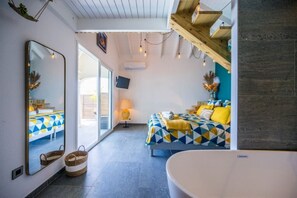 3 slaapkamers, een kluis op de kamer, een bureau