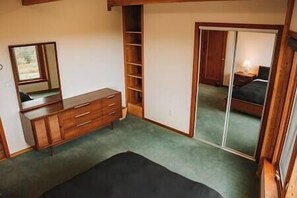 4 bedrooms, iron/ironing board, travel cot, WiFi - Catskills Luxury Chalet - Mountains Retreat (Denning)