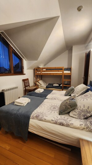 1 chambre, fer et planche à repasser, Wi-Fi, draps fournis