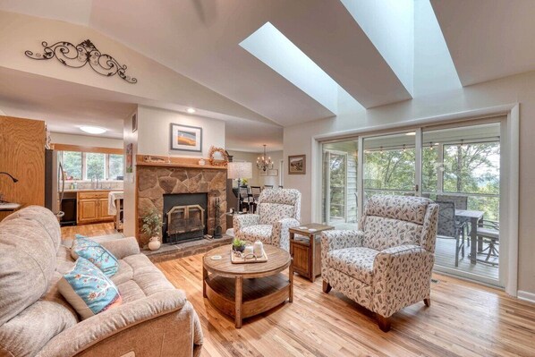 Télévision, cheminée