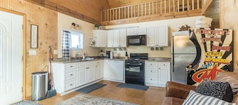 Superb 3-bedroom cabin in Salcha with stunning views of the Northern Lights
