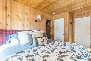 3 bedrooms, bed sheets - Superb 3-bedroom cabin in Salcha with stunning views of the Northern Lights (Fairbanks)