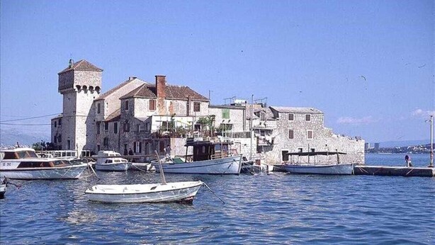 Marina - Sunny 2+1 apartment with balcony (Kaštel Štafilic)
