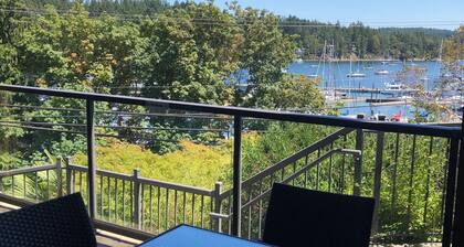 Charming 2-bdrm condo on marvelous Salt Spring Island - Dog Friendly! - Unit 102