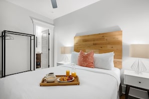 6 habitaciones, tabla de planchar con plancha y acceso a internet