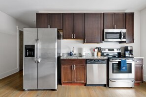 Refrigerador, microondas, horno, placa de cocina