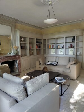 Fireplace - La Maison de Bujan, in the heart of the vineyards with swimming pool and exceptional panorama (Gauriac)