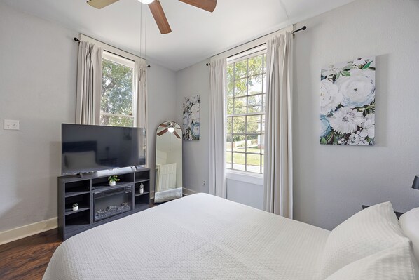 1 bedroom, desk, iron/ironing board, free WiFi