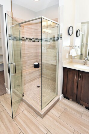 منزل عائلي - منظر للجبل | حمام | أحواض استحمام وحجيرات دش منفصلة، مستلزمات مجانية للعناية الشخصية، مناشف