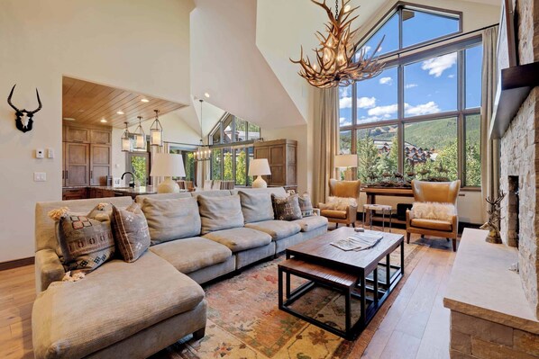 Smart TV, fireplace