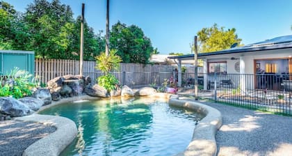 Clifton Cove Cairns Paradise- Stylish Tropical Retreat Near Clifton Beach & Palm Cove