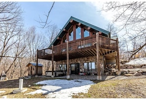 Exterior - Luxurious Cozy Log Cabin in the Woods, Private getaway at the lake! (Melrose)