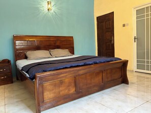 3 soverom, skrivebord, strykejern/-brett og wi-fi (inkludert)