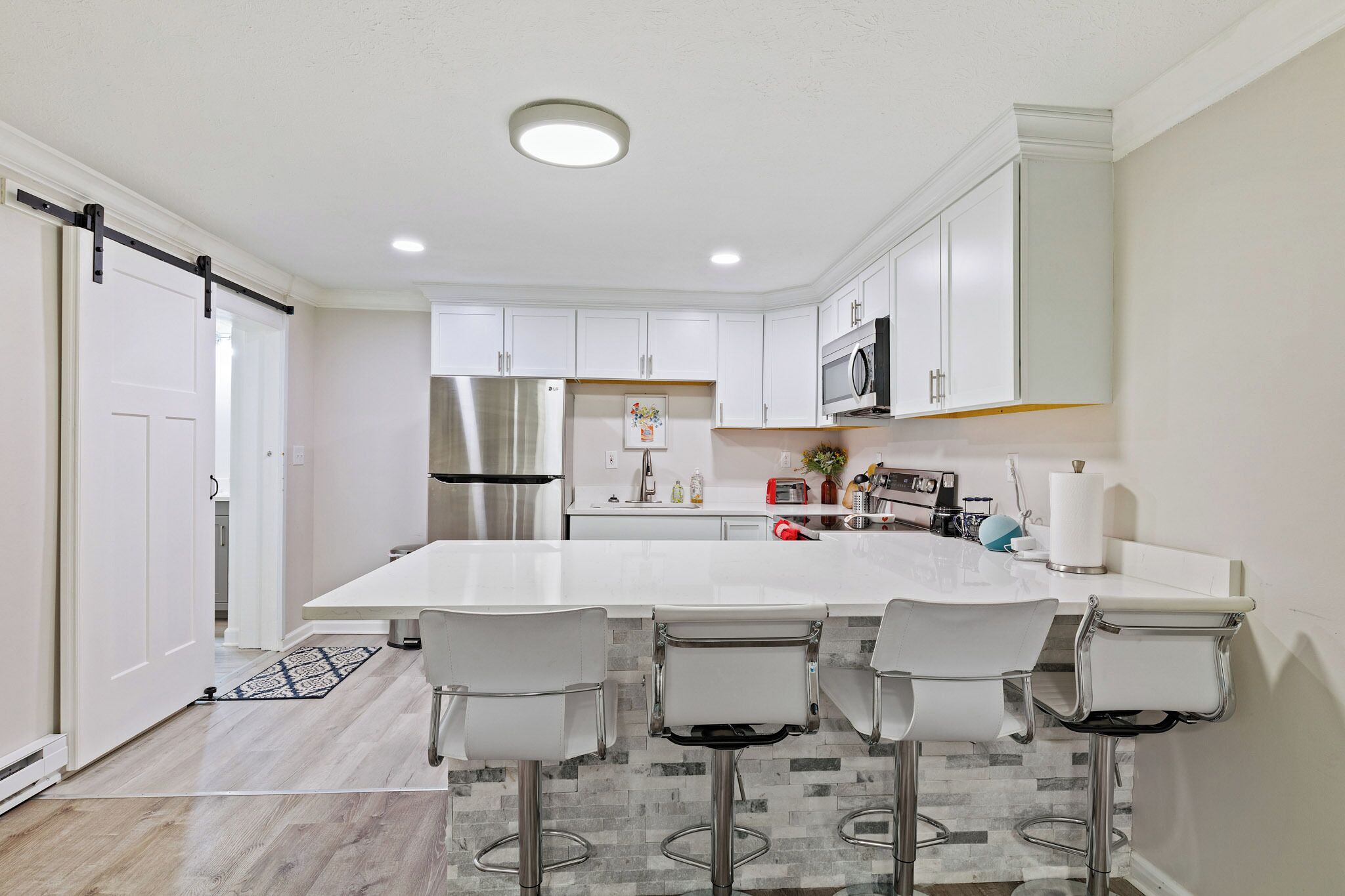 ثلاجة، ميكروويف، فرن، موقد طهي مسطح