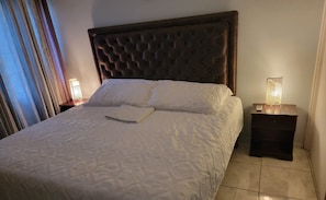 1 habitación, tabla de planchar con plancha, wifi gratis y ropa de cama