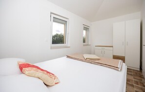 1 bedroom, travel cot, free WiFi, bed sheets